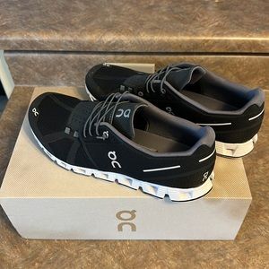 On Cloud 5, Men’s Size 10